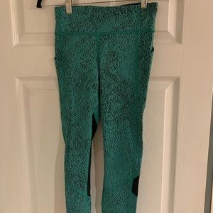 Lululemon Cropped Leggings with Pockets and Rear Zipper Pocket